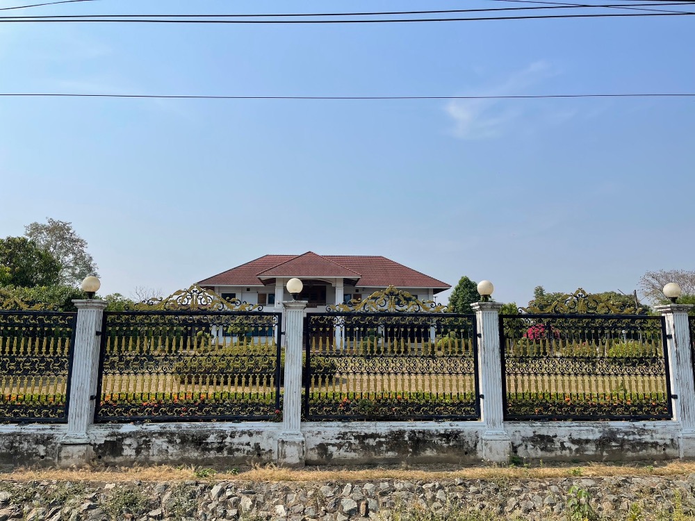 ขายบ้านอุตรดิตถ์ : ขาย คฤหาสน์หรู 10 ไร่ เฟอร์นิเจอร์บิวอินไม้สักทั้งหลัง ติดถนนใหญ่ 1041(พระแท่น - อุตรดิตถ์) ทำเลดีติดปั้ม ปตท (ลับแล) ใกล้ มหาวิทยาลัยราชภัฏอุตรดิตถ์