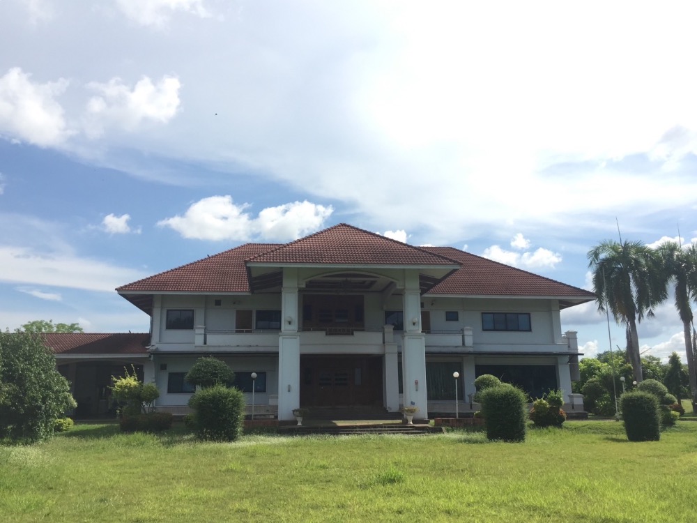 ขายบ้านอุตรดิตถ์ : ขาย คฤหาสน์หรู 10 ไร่ เฟอร์นิเจอร์บิวอินไม้สักทั้งหลัง ติดถนนใหญ่ 1041(พระแท่น - อุตรดิตถ์) ทำเลดีติดปั้ม ปตท (ลับแล) ใกล้ มหาวิทยาลัยราชภัฏอุตรดิตถ์