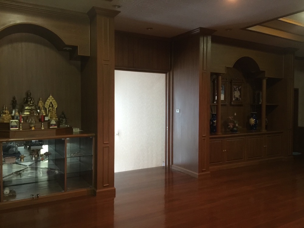 ขายบ้านอุตรดิตถ์ : ขาย คฤหาสน์หรู 10 ไร่ เฟอร์นิเจอร์บิวอินไม้สักทั้งหลัง ติดถนนใหญ่ 1041(พระแท่น - อุตรดิตถ์) ทำเลดีติดปั้ม ปตท (ลับแล) ใกล้ มหาวิทยาลัยราชภัฏอุตรดิตถ์