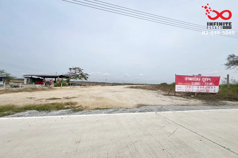 For SaleLandChachoengsao : Empty land for sale, 12 rai, 3 ngan, 40 square wah, Sukhumvit Old Road, Chachoengsao.