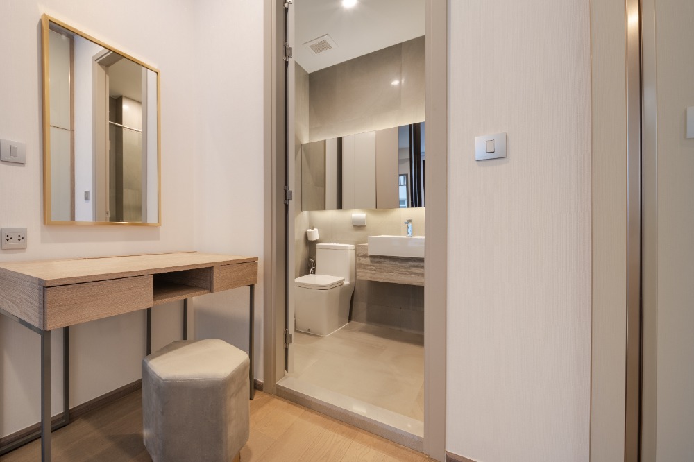 For RentCondoRatchathewi,Phayathai : 🔥Available🔥 Condo for rent, Park Origin Phayathai 1 Bedroom walk in closet 29 sq m. 🔥 Near BTS Phaya Thai, new room, high ceiling, beautifully decorated, fully furnished, free WI-FI.