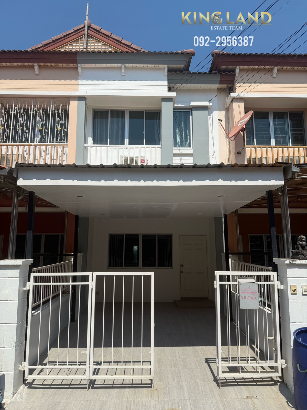 For RentTownhomePathum Thani,Rangsit, Thammasat : #2-storey townhouse for rent Newly renovated house, white, minimalist style #Near Bangkok University, Thammasat University, Rangsit, Northern Nova Village, Soi Rong Mint, Khlong 1, Khlong Luang, complete furniture and electrical appliances, rent 12,000 ba