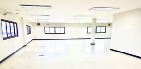 For RentOfficeLadkrabang, Suwannaphum Airport : 4-story office building for rent with warehouse. Chaloem Phrakiat Rama 9 Road, Prawet Subdistrict