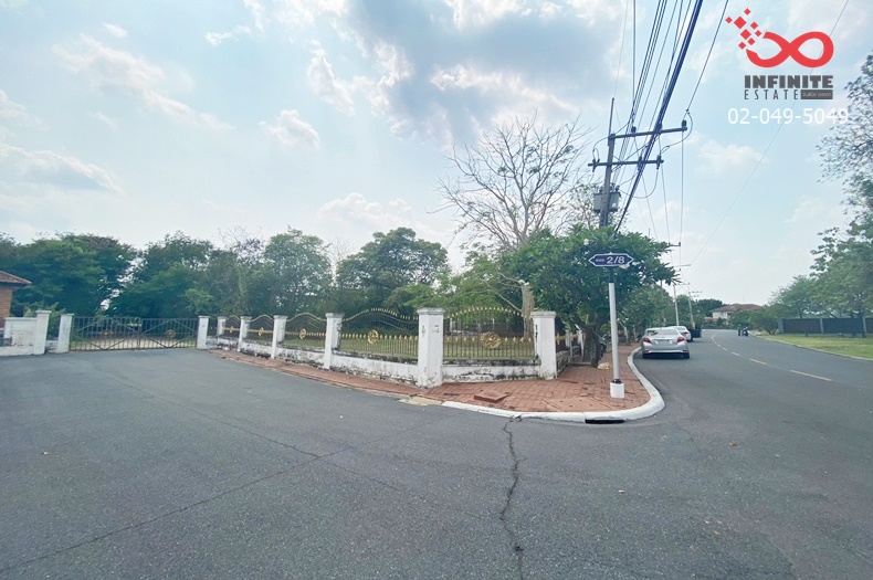 For SaleLandPathum Thani,Rangsit, Thammasat : Empty land for sale, 9 rai, Ladawan Lagoon Rangsit Village, Rangsit-Pathum Thani Road.