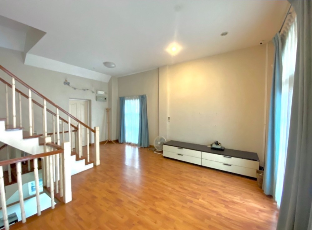 ขายทาวน์โฮมเลียบทางด่วนรามอินทรา : ทาวน์โฮม คาซ่า ซิตี้ ลาดพร้าว / 3 ห้องนอน (ขายพร้อมผู้เช่า), Casa City Ladprao / Townhome 3 Bedrooms (SALE WITH TENANT) TPM146