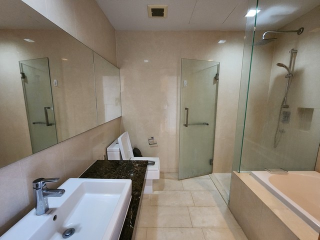 For SaleCondoNana, North Nana,Sukhumvit13, Soi Nana : Hyde Sukhumvit 13 condo 3 bedrooms for Sale in Nana