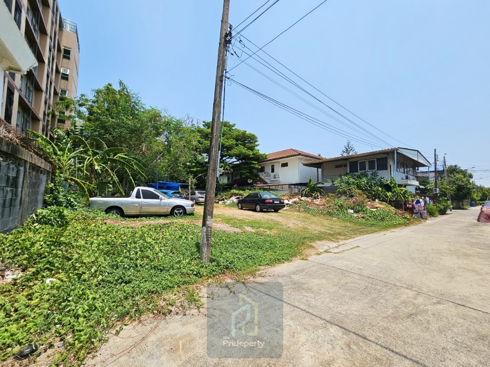 For SaleLandLadprao, Central Ladprao : Empty land for sale, 90 sq m, Soi Lat Phrao 35, 2 corner plots, near BTS Phawana Station.