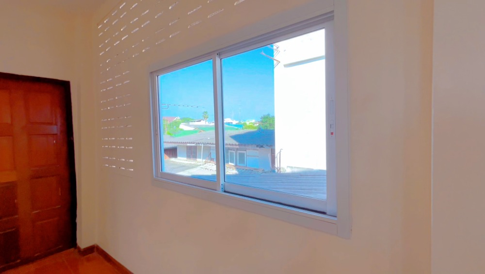 For SaleShop HouseKanchanaburi : Urgent sale!!! Commercial building 21 sq w., near Luk Kae Fresh Market, Tha Maka District, Kanchanaburi Province.