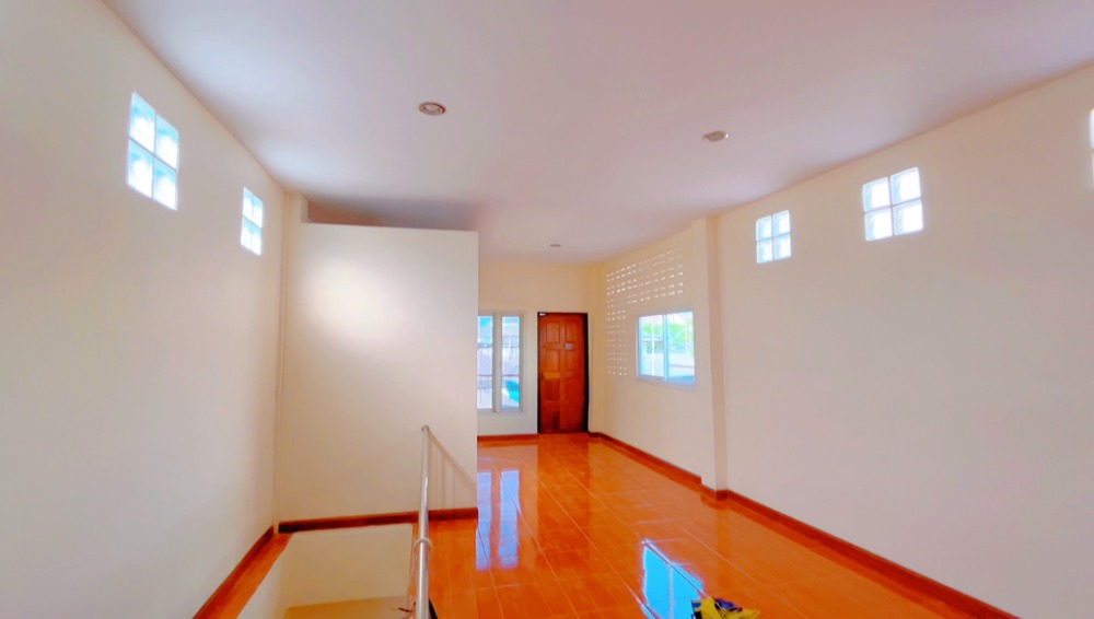 For SaleShop HouseKanchanaburi : Urgent sale!!! Commercial building 21 sq w., near Luk Kae Fresh Market, Tha Maka District, Kanchanaburi Province.