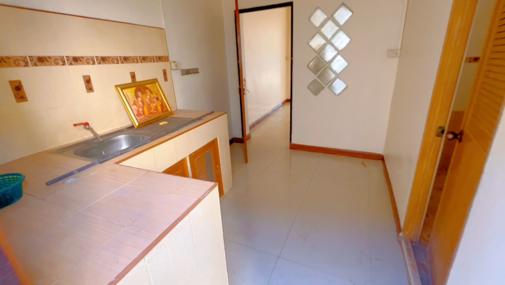 For SaleShop HouseKanchanaburi : Urgent sale!!! Commercial building 21 sq w., near Luk Kae Fresh Market, Tha Maka District, Kanchanaburi Province.