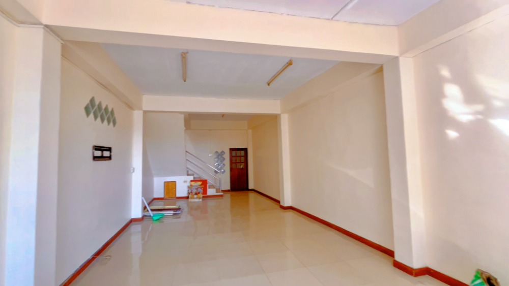 For SaleShop HouseKanchanaburi : Urgent sale!!! Commercial building 21 sq w., near Luk Kae Fresh Market, Tha Maka District, Kanchanaburi Province.