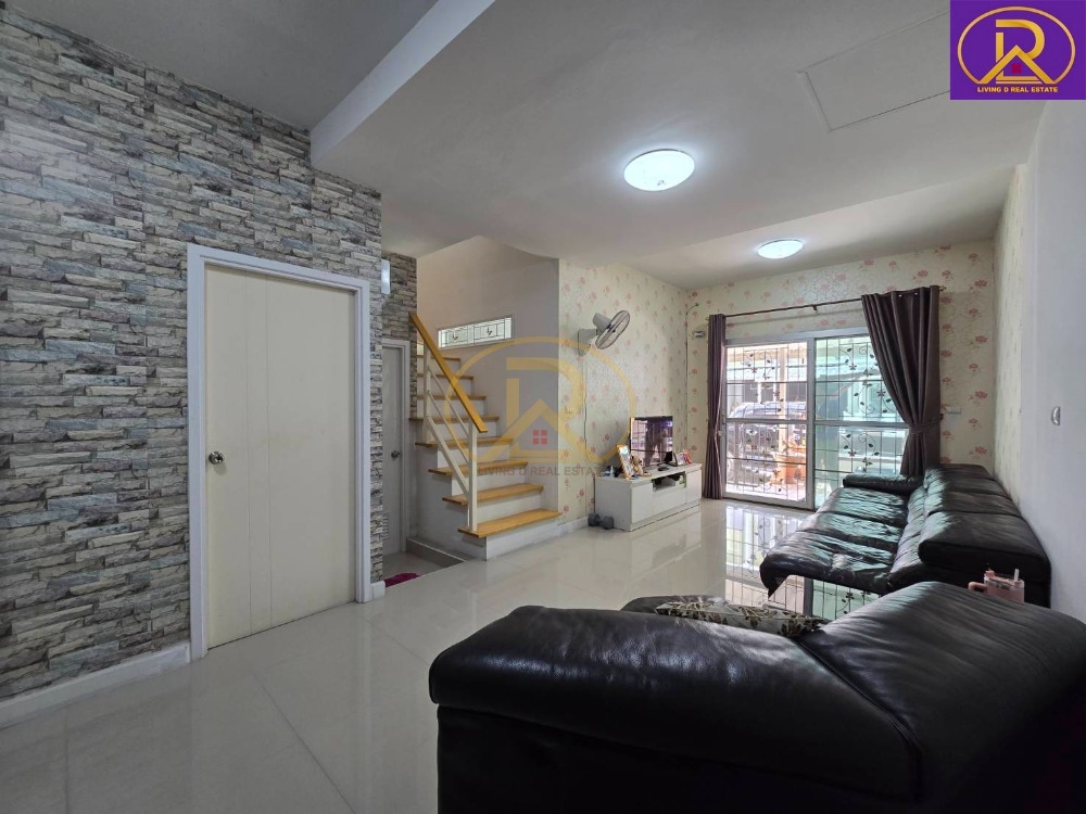 For SaleTownhomePattaya, Bangsaen, Chonburi : : Selling cheap, free transfer, Prapassorn Grand Ville Village, Don Hua Lo, near Morta City Industrial Estate, Chonburi, Don Hua Lo Subdistrict, Mueang Chonburi District, Chonburi Province.