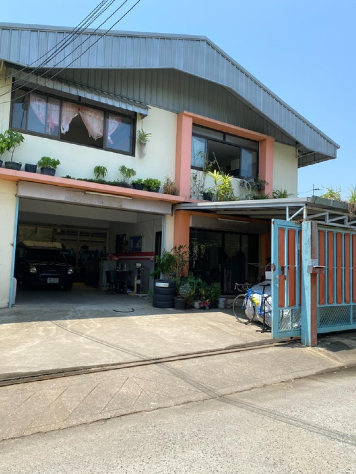 ขายโกดังสมุทรปราการ สำโรง : ขายโรงงาน/โกดังเก็บของ พร้อมที่ดิน ขนาด 90 ตร.ว.