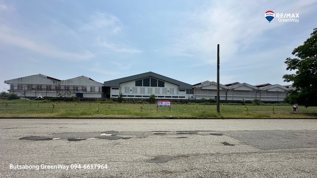 ขายที่ดินสมุทรปราการ สำโรง : ขาย ที่ดิน สร้างบ้าน โครงการสนามกอล์ฟ เลควูดคันทรีคลับ ถนนบางนา-ตราด กม.18 ทำเลดีต้นโครงการริมถนนเมน และ ราคาดีที่สุด 15,000 บาท ด่วน! ตรว.ละ 15,000 บาท