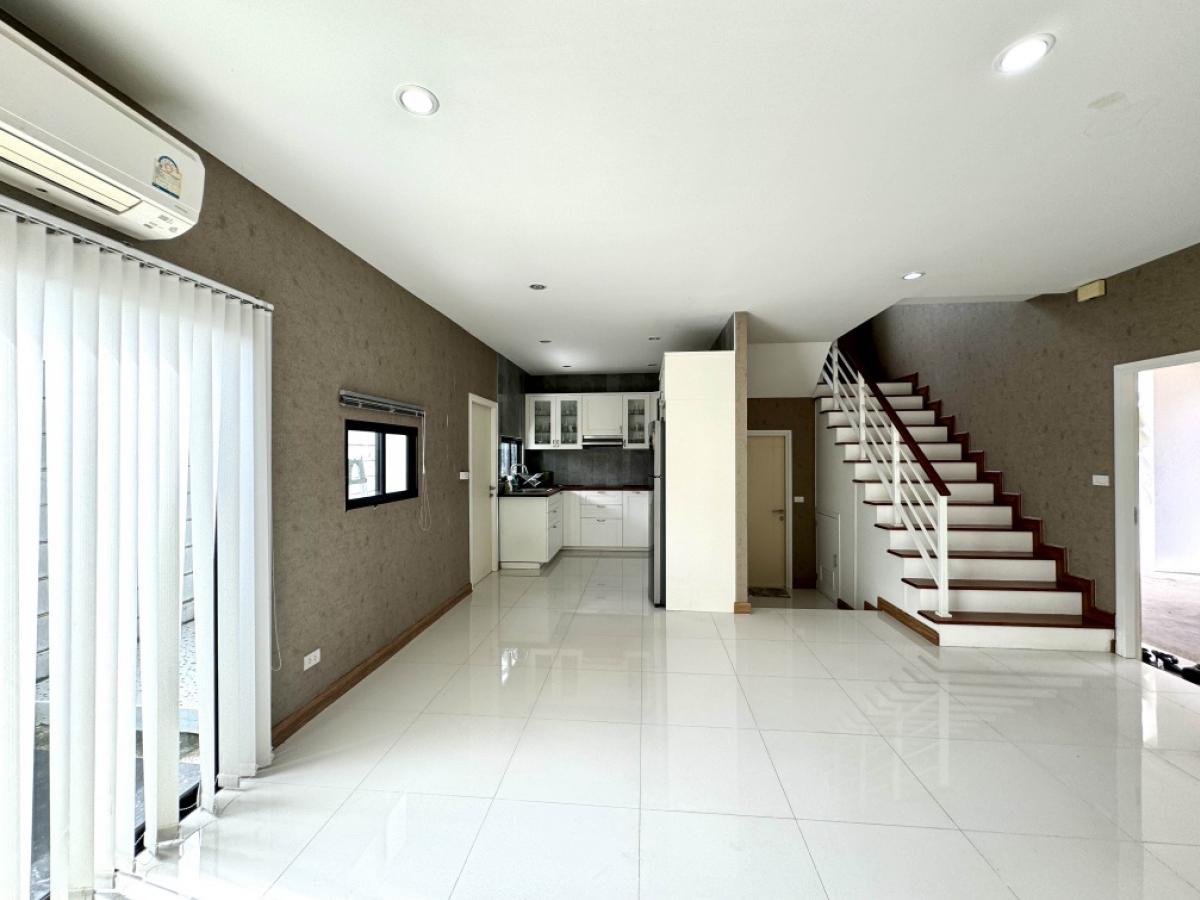 For SaleHouseLadkrabang, Suwannaphum Airport : Single house for sale, large garden, V2 Village, On Nut-Rama 9, end house, DVPY-027