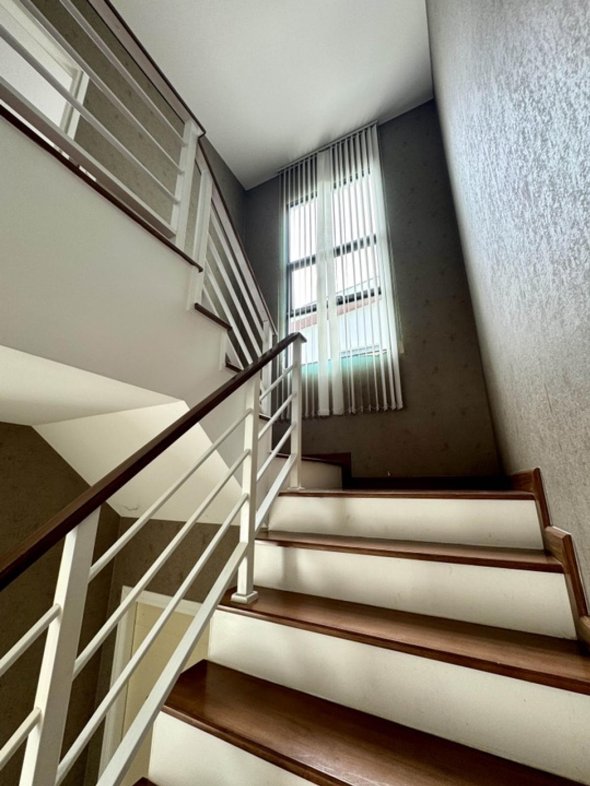 For SaleHouseLadkrabang, Suwannaphum Airport : Single house for sale, large garden, V2 Village, On Nut-Rama 9, end house, DVPY-027