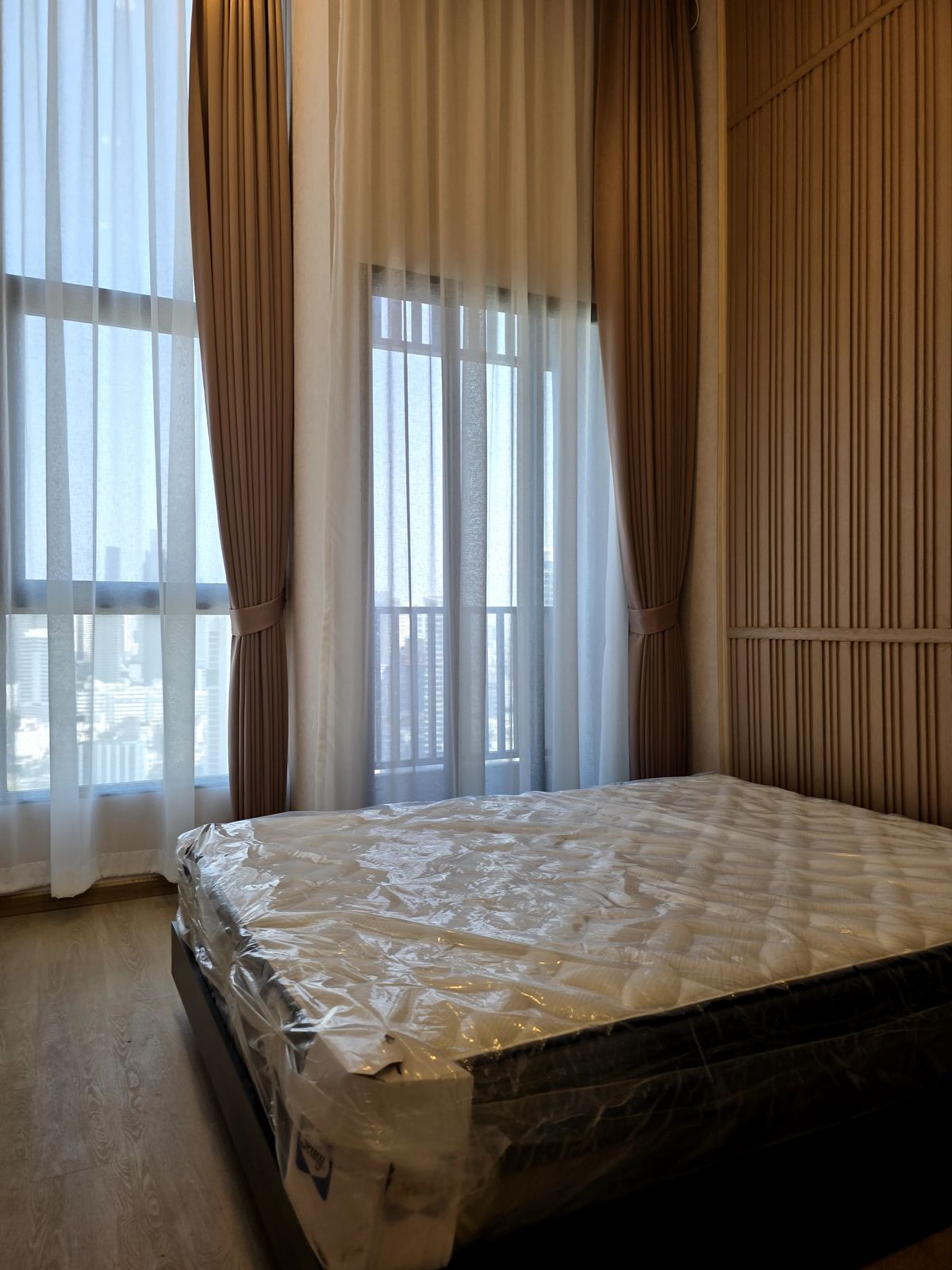 ให้เช่าคอนโดสยาม จุฬา สามย่าน : Park Origin Chula - Samyan【𝐑𝐄𝐍𝐓】🔥 ห้อง 2 ชั้น ตกแต่งสวย วิวหลักล้าน เฟอร์นิเจอร์ครบ ใกล้ MRT สามย่าน  🔥 ติดต่อไลน์ไอดี: @hacondo