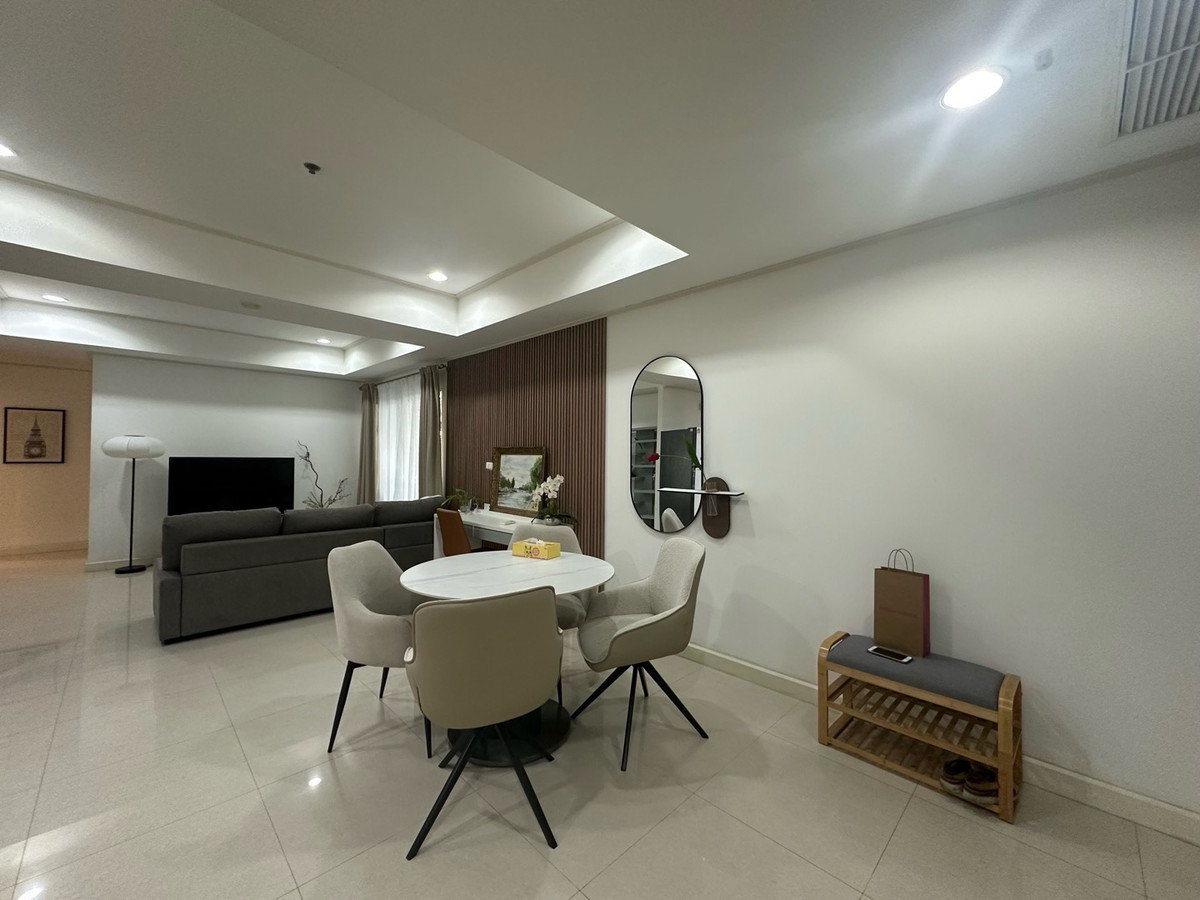 For RentCondoSukhumvit, Asoke, Thonglor : 2 bedroom unit for rent on soi Sukhumvit 36 (low floor but greenery view)