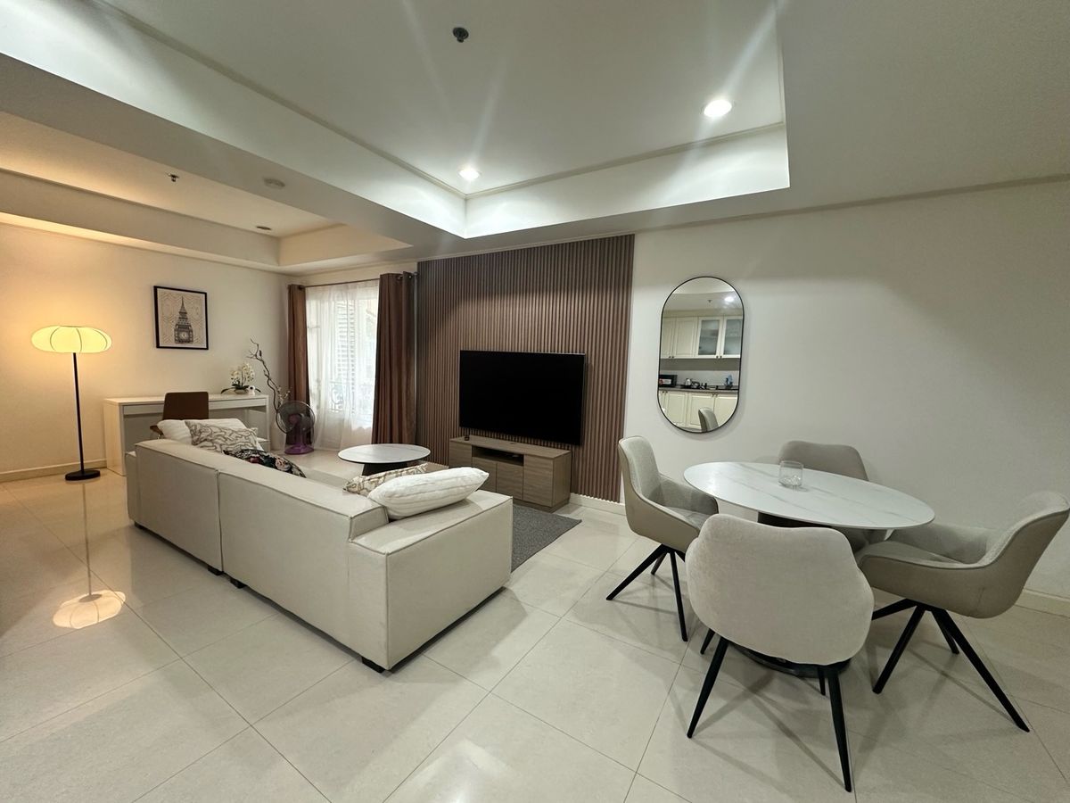 For RentCondoSukhumvit, Asoke, Thonglor : 2 bedroom unit for rent on soi Sukhumvit 36 (low floor but greenery view)