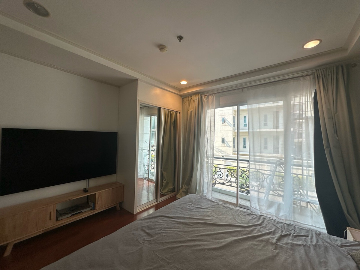 For RentCondoSukhumvit, Asoke, Thonglor : 2 bedroom unit for rent on soi Sukhumvit 36 (low floor but greenery view)