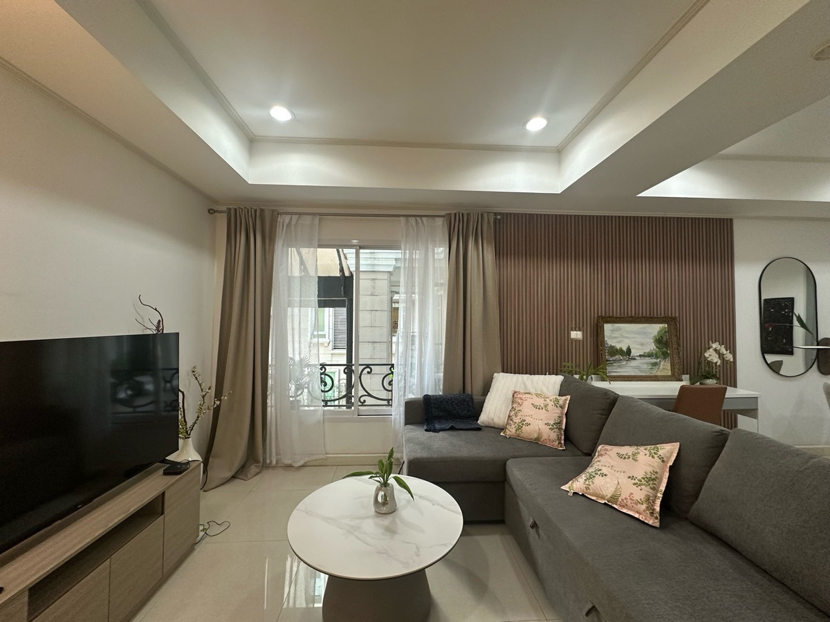 For RentCondoSukhumvit, Asoke, Thonglor : 2 bedroom unit for rent on soi Sukhumvit 36 (low floor but greenery view)