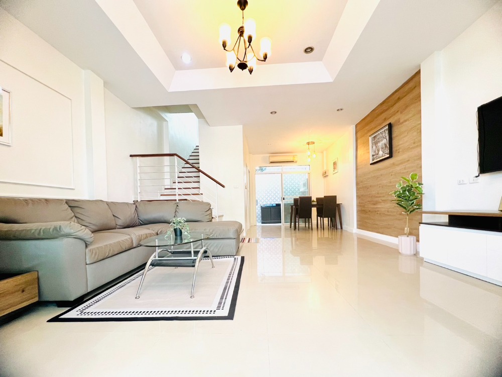 ให้เช่าทาวน์โฮมพัฒนาการ ศรีนครินทร์ : ให้เช่า ทาวน์โฮม 3 ชั้น โครงการ บ้านกลางเมือง เออร์บาเนี่ยน ศรีนครินทร์