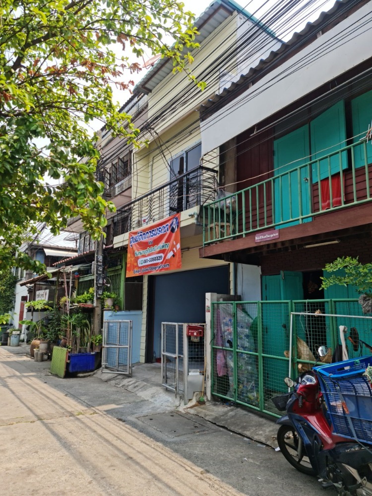 ขายทาวน์โฮมอ่อนนุช อุดมสุข : ขาย ทาวเฮ้าส์ 2 ชั้น  เนื้อที่ 14 ตารางวา  1ห้องนอน 2 ห้องน้ำ 1ห้องอเนกประสงค์ 1ห้องโถง ถนนสุขุมวิท 62 แยก13 แขวง บางจาก เขต พระโขนง กรุงเทพมหานคร