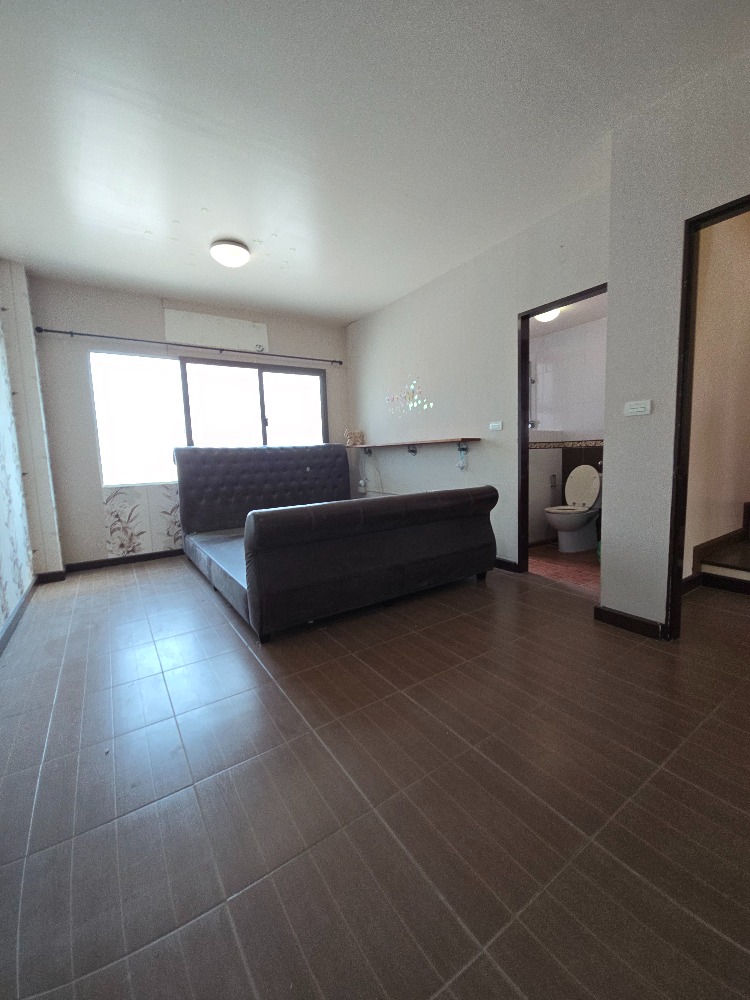 For SaleTownhomePattanakan, Srinakarin : Urgent sale House with corner space Has been added to a total of 44 sq.