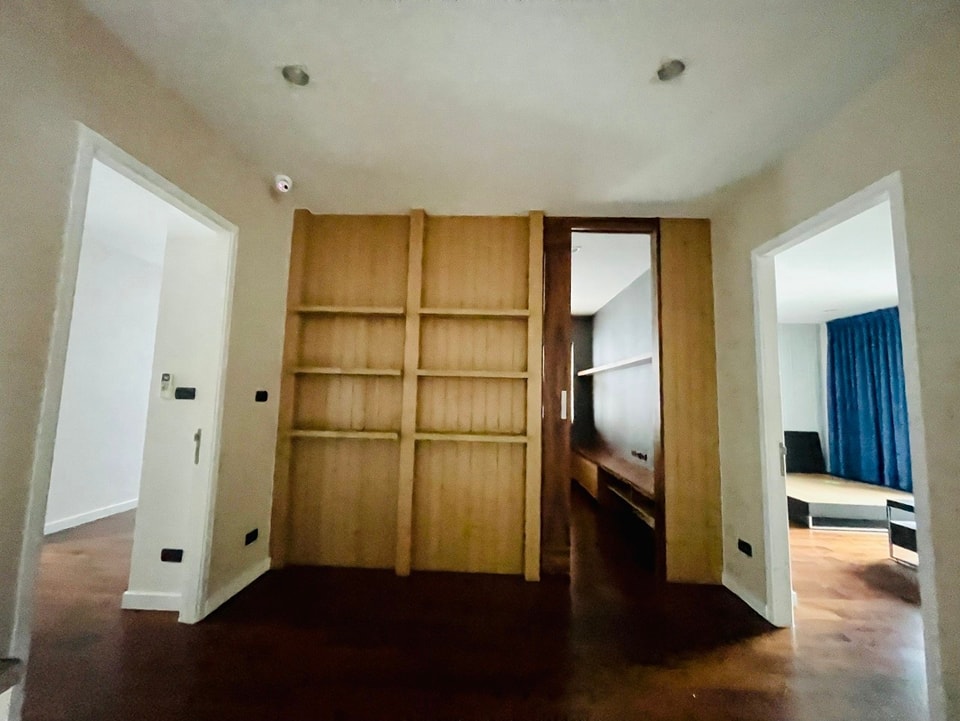 ขายบ้านเลียบทางด่วนรามอินทรา : S-NVN101  ไพรเวท เนอวานา เรสซิเดนซ์ ซอยโยธินพัฒนา ขนาด 54.4ตรว. 3ชั้น พื้นที่ใช้สอย 350 ตรม. 4นอน 4น้ำ 24.99ล้าน 064-959-8900