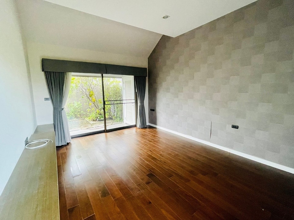 ขายบ้านเลียบทางด่วนรามอินทรา : S-NVN101  ไพรเวท เนอวานา เรสซิเดนซ์ ซอยโยธินพัฒนา ขนาด 54.4ตรว. 3ชั้น พื้นที่ใช้สอย 350 ตรม. 4นอน 4น้ำ 24.99ล้าน 064-959-8900