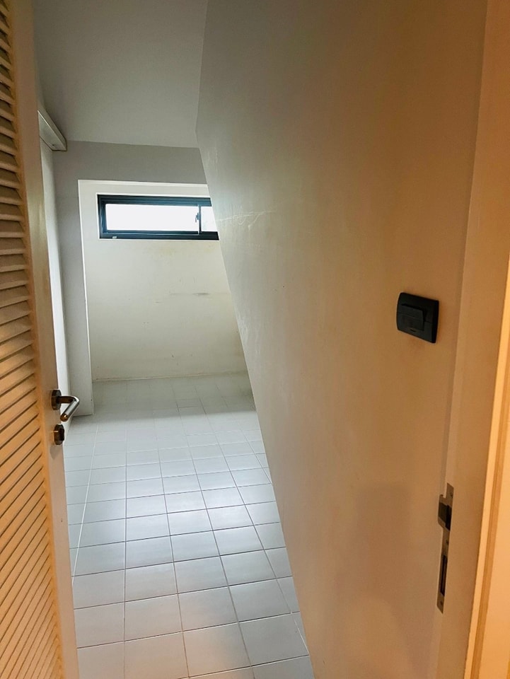 ขายบ้านเลียบทางด่วนรามอินทรา : S-NVN101  ไพรเวท เนอวานา เรสซิเดนซ์ ซอยโยธินพัฒนา ขนาด 54.4ตรว. 3ชั้น พื้นที่ใช้สอย 350 ตรม. 4นอน 4น้ำ 24.99ล้าน 064-959-8900