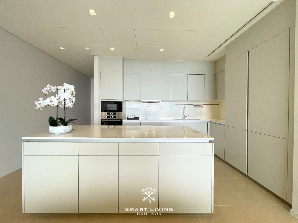 ให้เช่าคอนโดวิทยุ ชิดลม หลังสวน : คอนโดหรูให้เช่าและขาย The Residences at Sindhorn Kempinski หลังสวน ใจกลางเมือง ขนาดกว้าง 356 ตร.ม 5 ห้องนอน 7 ห้องน้ำ เหมาะสำหรับนักลงทุนและผู้มองหาคอนโดพรีเมียม Bangkok
