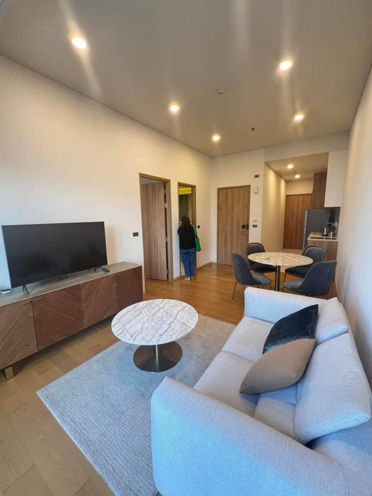 ให้เช่าคอนโดสุขุมวิท อโศก ทองหล่อ : คอนโด 1 ห้องนอน พร้อมลิฟท์ส่วนตัว ทำเลพร้อมพงษ์