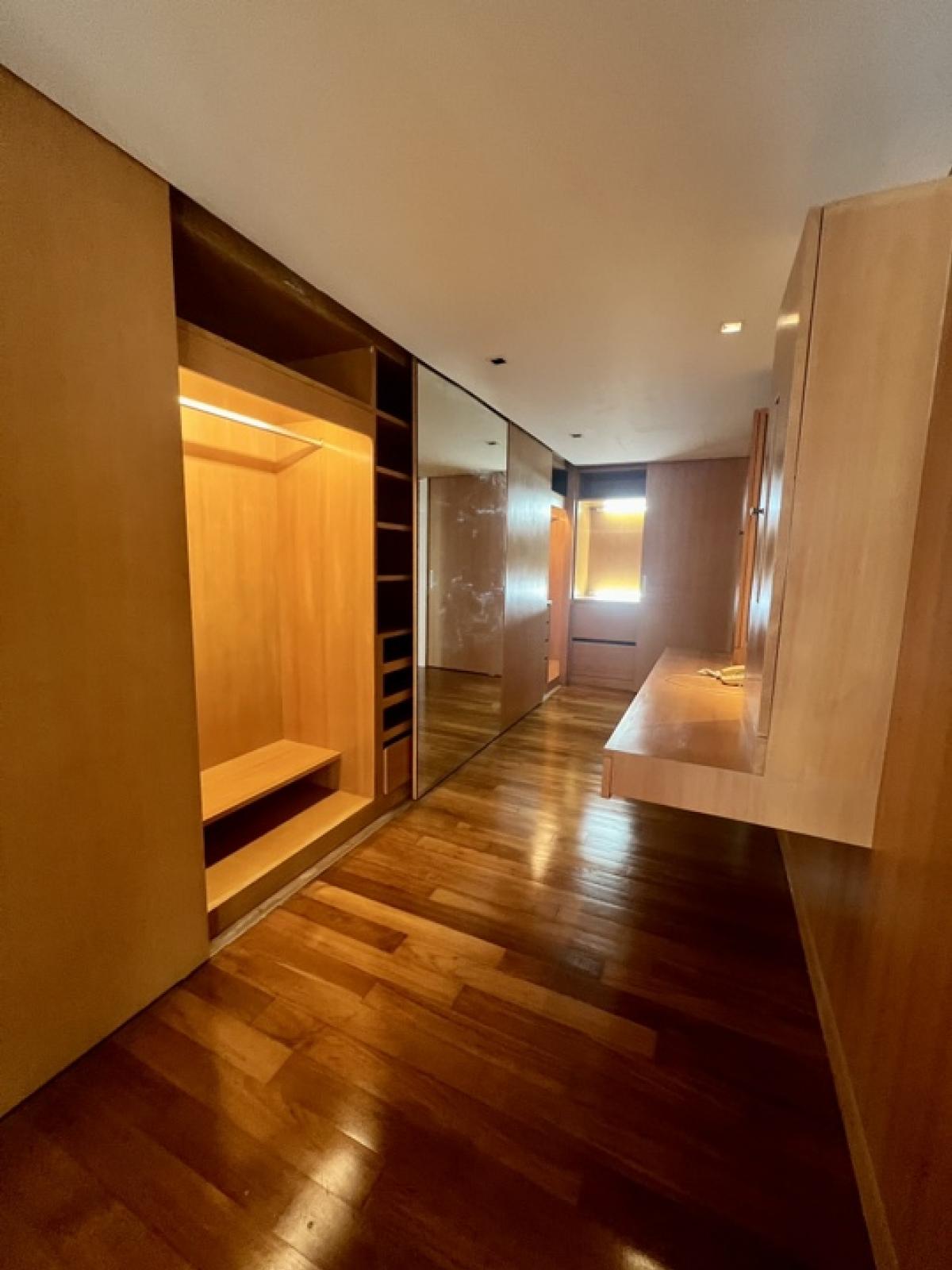 ขายบ้านสุขุมวิท อโศก ทองหล่อ : 📢👇 Luxury 5-storeys , 2 combine house  for sale , with in-house lift, layout functional , 2 double volume living room1 hometheatre, 1 work-out room with jacuzzi