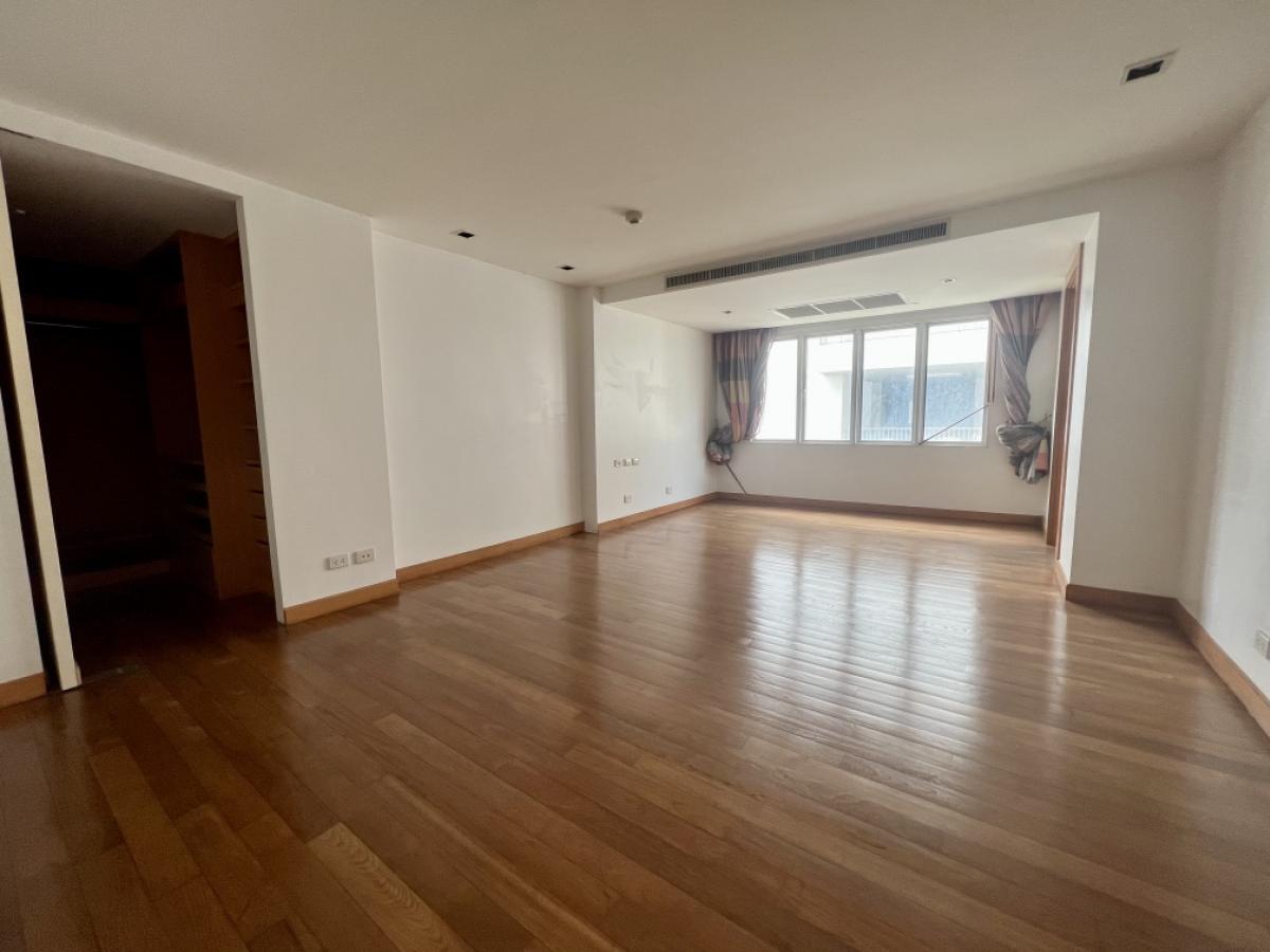 ขายบ้านสุขุมวิท อโศก ทองหล่อ : 📢👇 Luxury 5-storeys , 2 combine house  for sale , with in-house lift, layout functional , 2 double volume living room1 hometheatre, 1 work-out room with jacuzzi