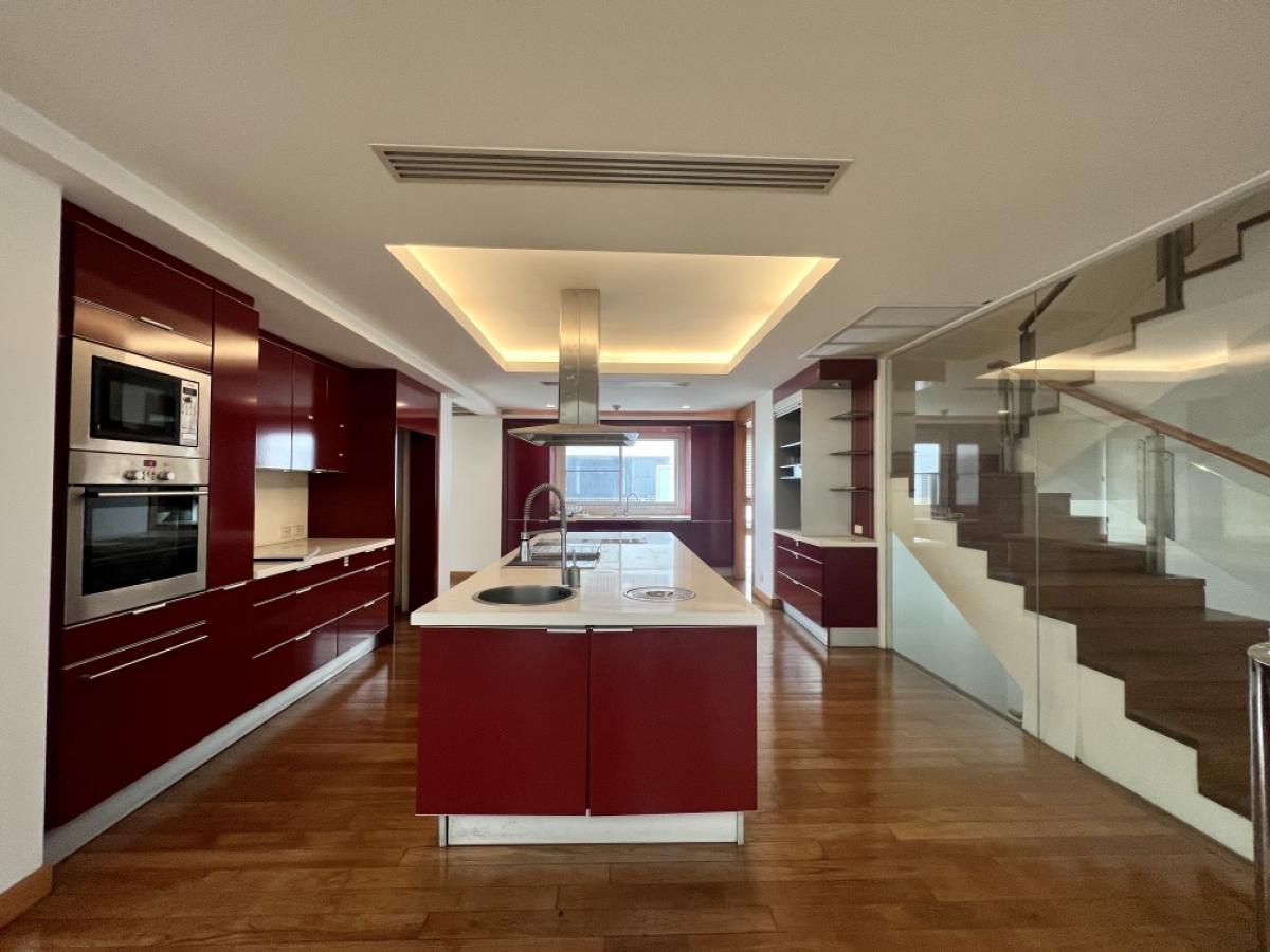 ขายบ้านสุขุมวิท อโศก ทองหล่อ : 📢👇 Luxury 5-storeys , 2 combine house  for sale , with in-house lift, layout functional , 2 double volume living room1 hometheatre, 1 work-out room with jacuzzi