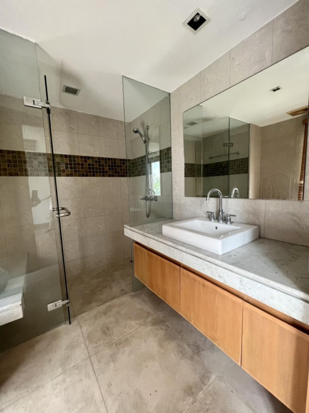 ขายบ้านสุขุมวิท อโศก ทองหล่อ : 📢👇 Luxury 5-storeys , 2 combine house  for sale , with in-house lift, layout functional , 2 double volume living room1 hometheatre, 1 work-out room with jacuzzi