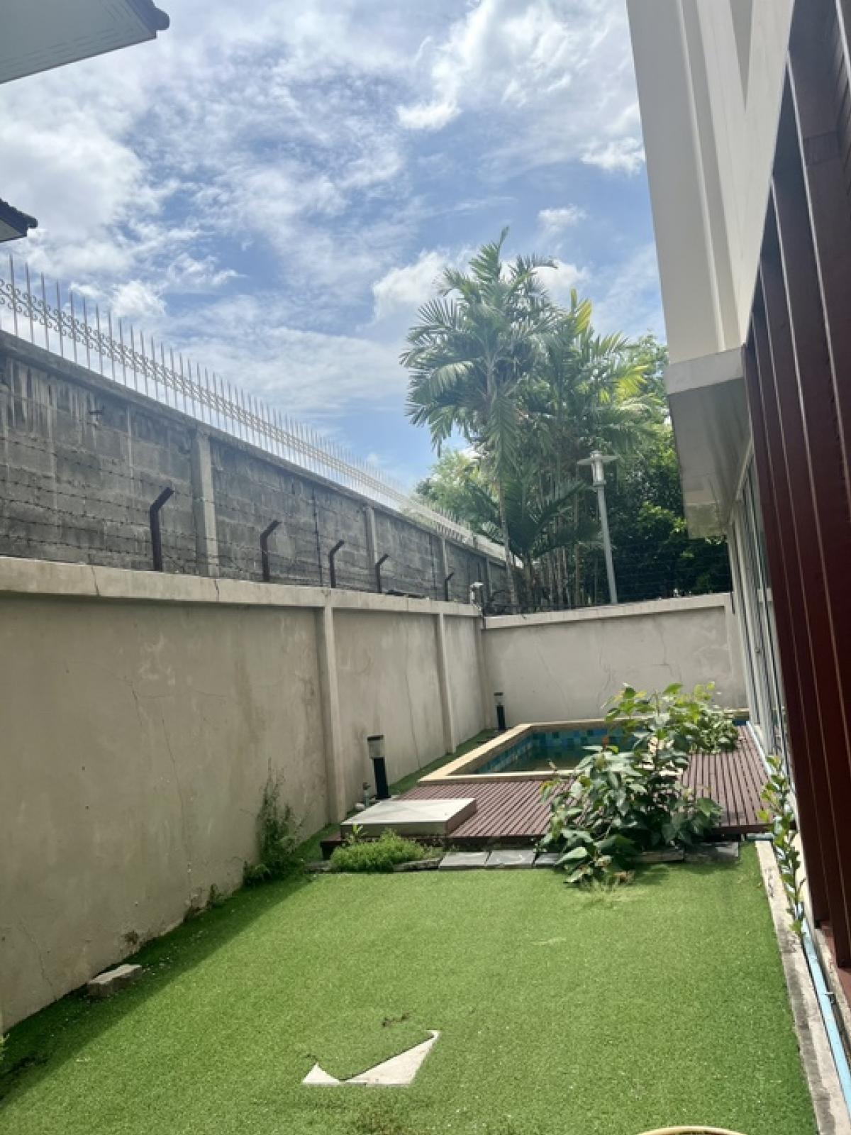 ขายบ้านสุขุมวิท อโศก ทองหล่อ : 📢👇 Luxury 5-storeys , 2 combine house  for sale , with in-house lift, layout functional , 2 double volume living room1 hometheatre, 1 work-out room with jacuzzi