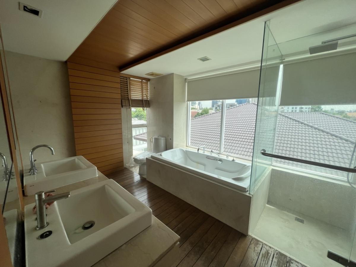 ขายบ้านสุขุมวิท อโศก ทองหล่อ : 📢👇 Luxury 5-storeys , 2 combine house  for sale , with in-house lift, layout functional , 2 double volume living room1 hometheatre, 1 work-out room with jacuzzi