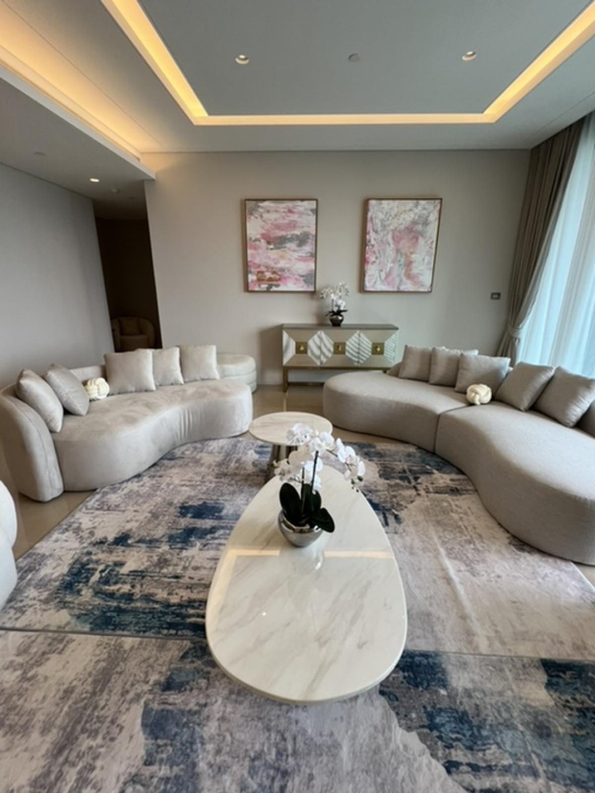 For RentCondoWitthayu, Chidlom, Langsuan, Ploenchit : Rental / Selling : The Residence in Kempinski , 5 Beds 6 Bath , 2 Kitchen , 1 Maid Room , 2 Washing room 215 sqm , Floor 21

🔥🔥Rental Price : 750,000  THB / month🔥🔥

🔥🔥Selling Price : 169,000,00 THB 🔥🔥

#houserental  
#Condorental 
#Fullfurnished
