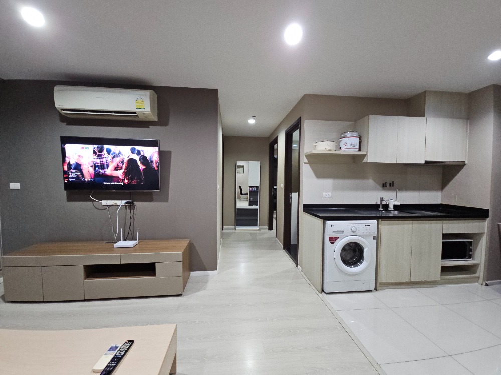 For RentCondoSathorn, Narathiwat : For rent: RHYTHM SATHORN NARARHIWAS, size 2BED2BATH, only 25,000 including common fees, including parking for 1 car and AIS internet, ready to move in. Contact 0954935293.