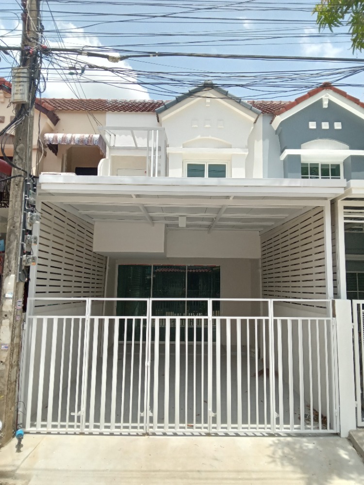 For SaleTownhomePathum Thani,Rangsit, Thammasat : For sale: Rinthong House @ Lam Luk Ka, Khlong 2 (renovated the whole house) near BTS Khu Khot, only 4 km. (reserved)