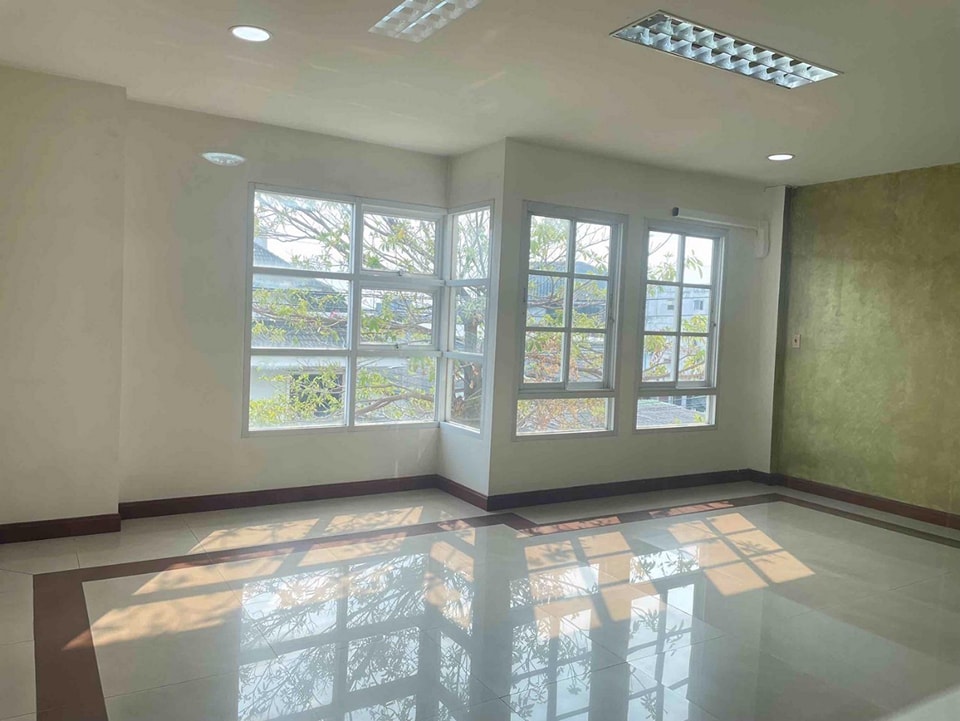 For SaleHome OfficeKaset Nawamin,Ladplakao : S-PSK101 Home office, Soi Prasert Manukit 45, size 32 sq m., 4 floors, usable area 311 sq m., 3 bedrooms, 2 bathrooms, 6.7 million. 064-959-8900