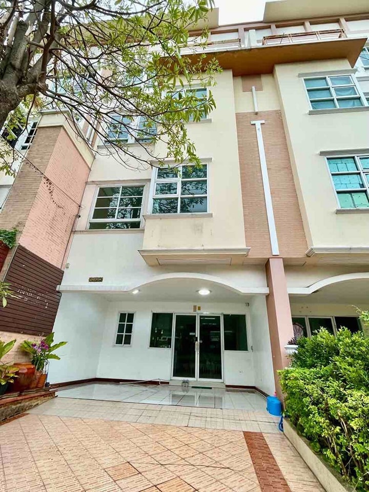 For SaleHome OfficeKaset Nawamin,Ladplakao : S-PSK101 Home office, Soi Prasert Manukit 45, size 32 sq m., 4 floors, usable area 311 sq m., 3 bedrooms, 2 bathrooms, 6.7 million. 064-959-8900