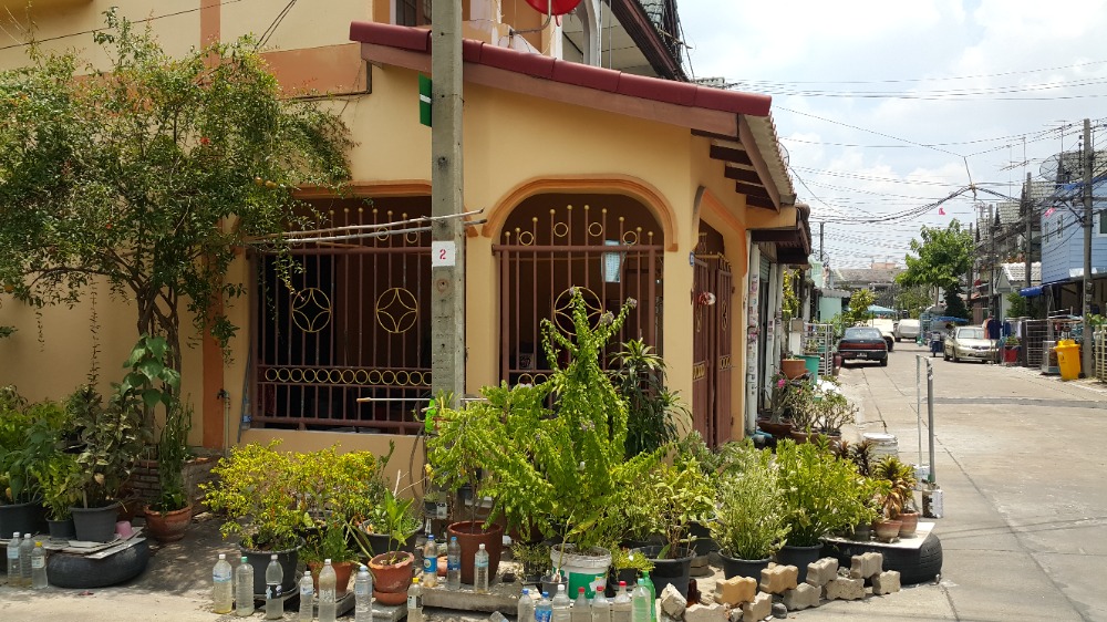 For SaleTownhomeNawamin, Ramindra : For rent, 2-story townhouse for sale, over 18 sq m., Saphan Mai, corner house, Soi Phahonyothin 52.