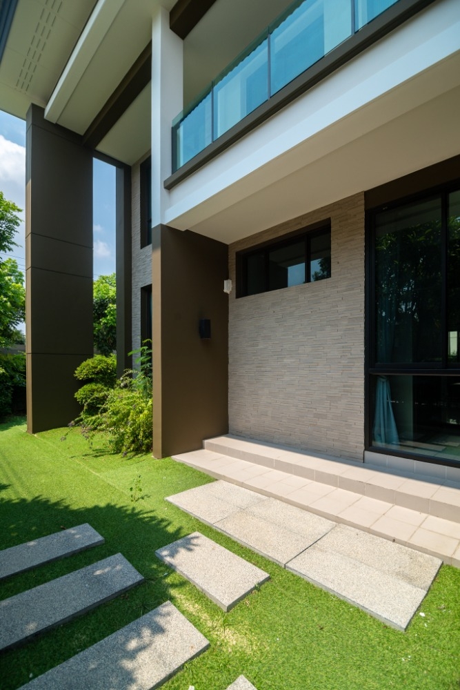 ขายบ้านบางนา แบริ่ง ลาซาล : บ้านเดี่ยวหรูหลังใหญ่ ในซอยราชวินิต บางแก้ว พร้อมเฟอร์ฯและเครื่องใช้ไฟฟ้า ใกล้ทางด่วนและเมกาบางนา