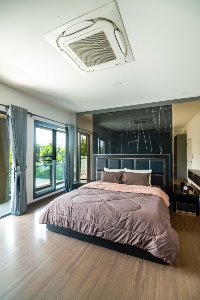 ขายบ้านบางนา แบริ่ง ลาซาล : บ้านเดี่ยวหรูหลังใหญ่ ในซอยราชวินิต บางแก้ว พร้อมเฟอร์ฯและเครื่องใช้ไฟฟ้า ใกล้ทางด่วนและเมกาบางนา