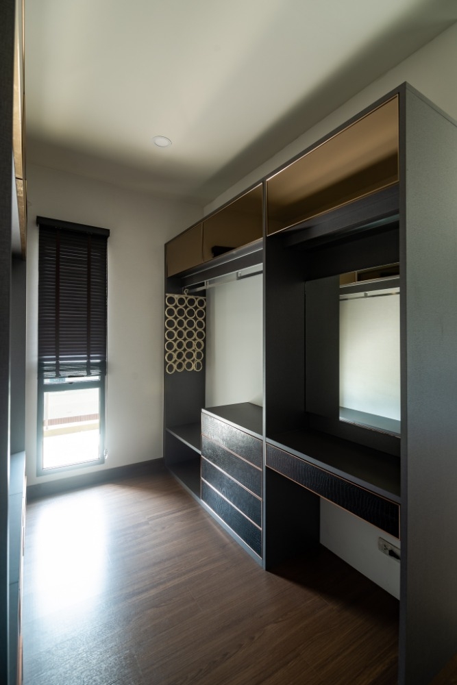 ขายบ้านบางนา แบริ่ง ลาซาล : บ้านเดี่ยวหรูหลังใหญ่ ในซอยราชวินิต บางแก้ว พร้อมเฟอร์ฯและเครื่องใช้ไฟฟ้า ใกล้ทางด่วนและเมกาบางนา