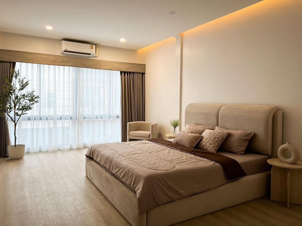 For SaleTownhomeSukhumvit, Asoke, Thonglor : S-HEPD101 Ekkamai 22 Pridi-Bhanomyong 41, size 30 sq m., usable area 200 sq m., 4 bedrooms, 3 bathrooms (parking for 2 cars) 18.5 million. 064-959-8900