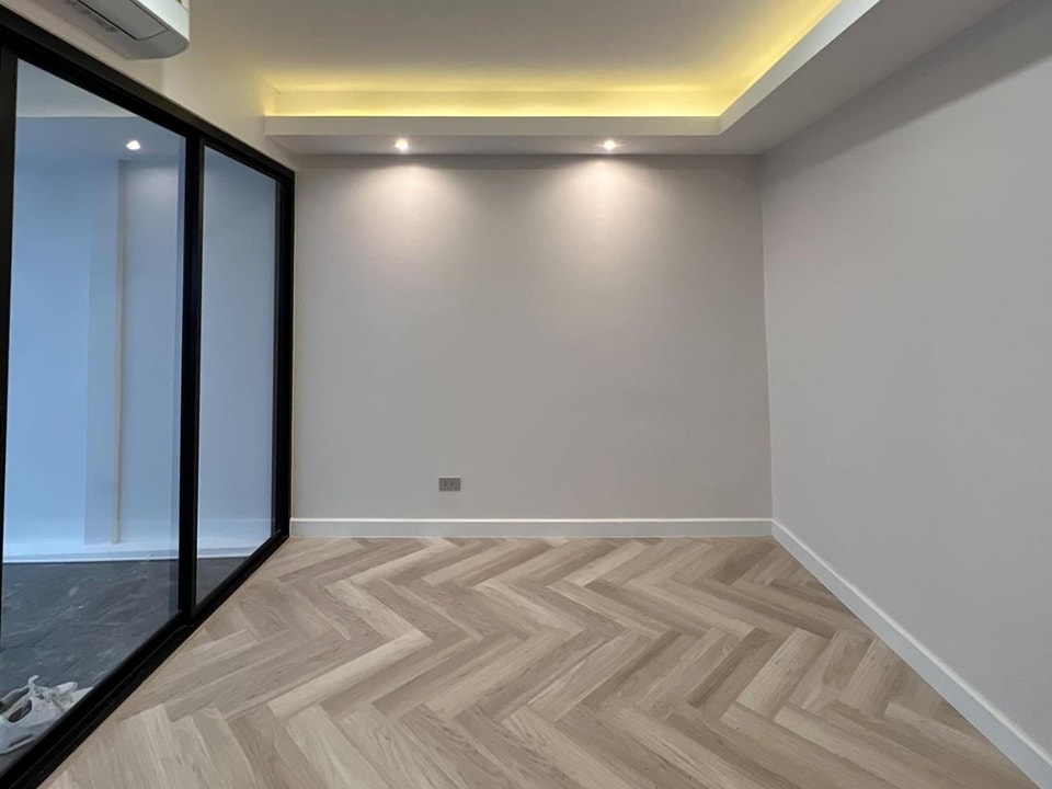 For SaleTownhomeSukhumvit, Asoke, Thonglor : S-HEPD101 Ekkamai 22 Pridi-Bhanomyong 41, size 30 sq m., usable area 200 sq m., 4 bedrooms, 3 bathrooms (parking for 2 cars) 18.5 million. 064-959-8900